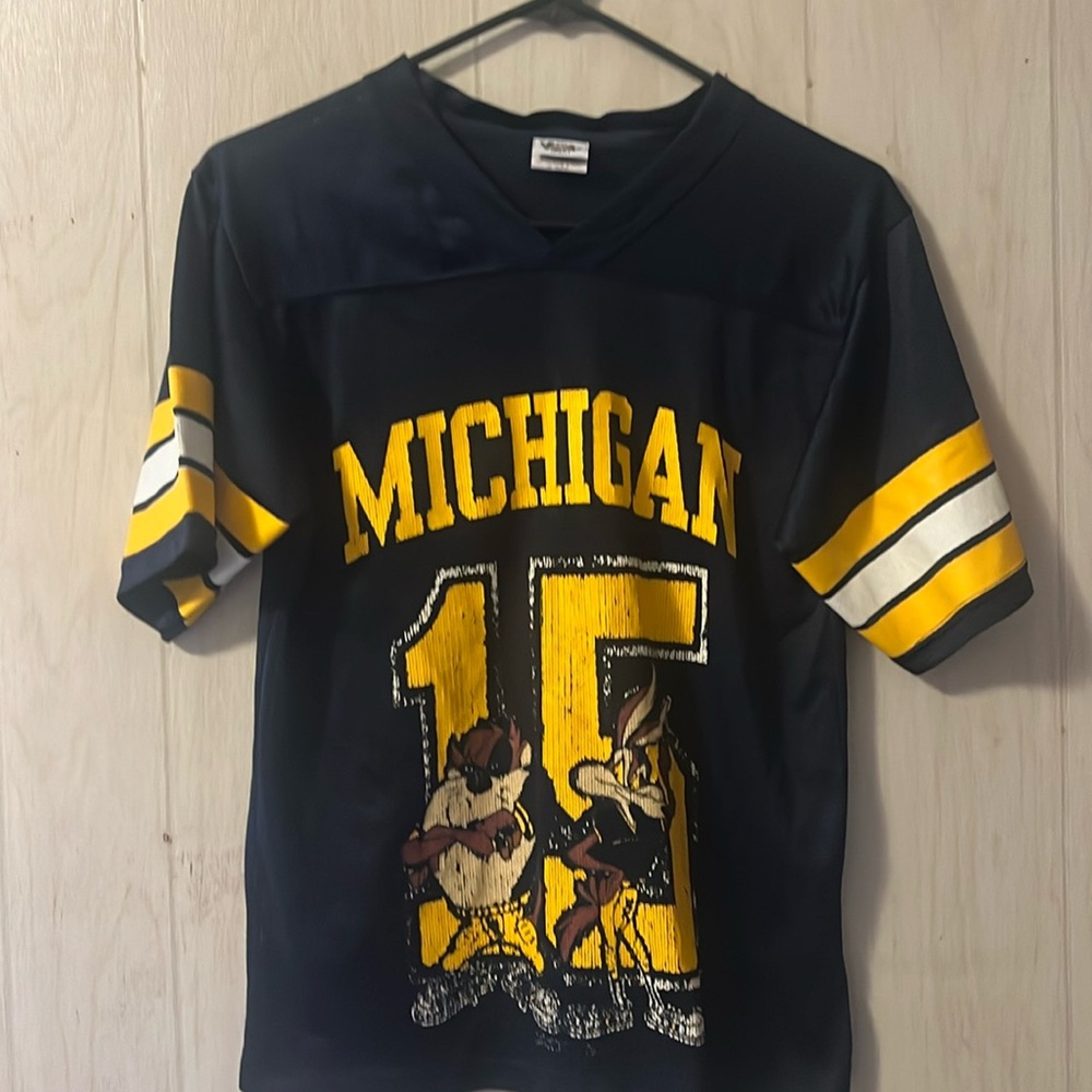 Vintage 1996 looney tunes MI youth Jersey